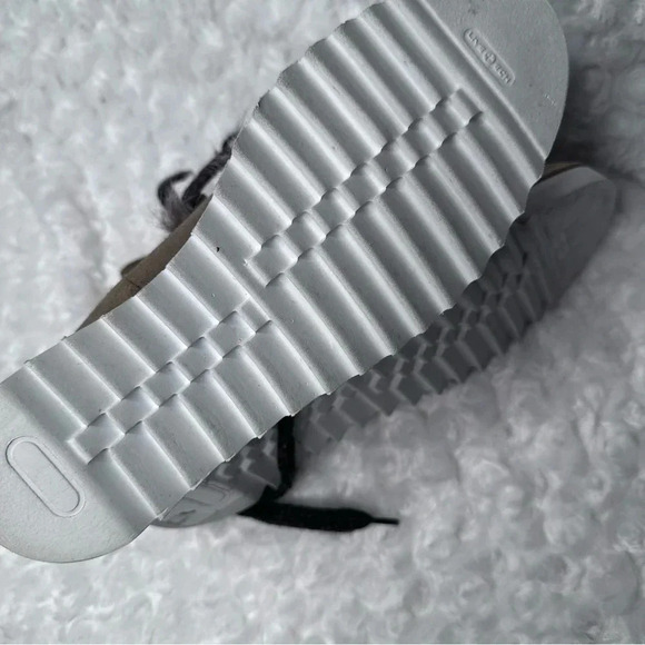 Johnston & Murphy Women’s Suede and Fur Lace-Up Ankle Boot Size 6.5 - Picture 6 of 12